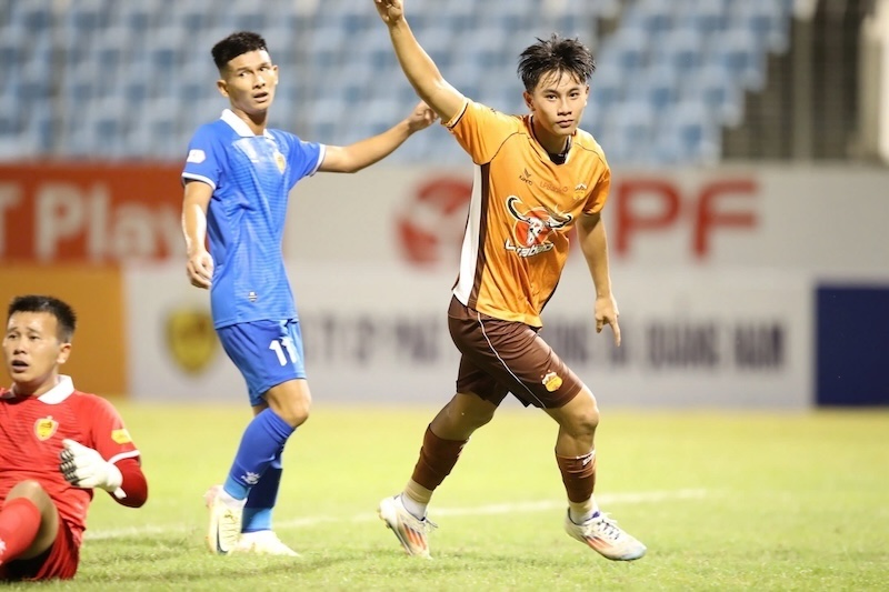 Phát triển bóng đá Việt Nam